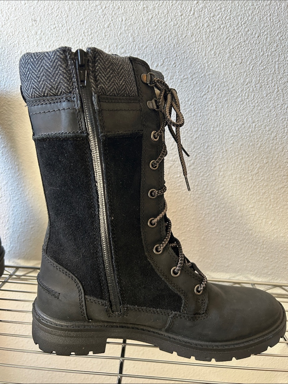 New Kamik Rogue9 Black Lace-Up Women's Waterproof Boots, Size 8 - Picture 3 of 14